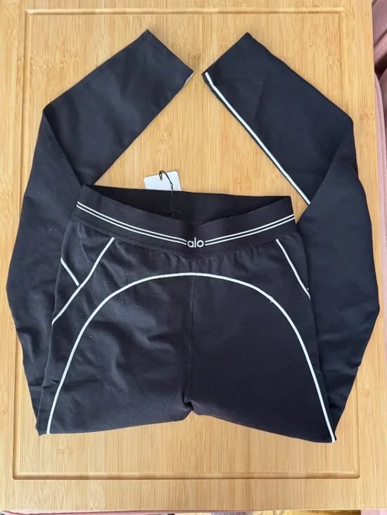 Alo Yoga Airbrush High-Waist Heart Throb FULL LENGTH Legging Black/White Size M - Picture 2 of 5